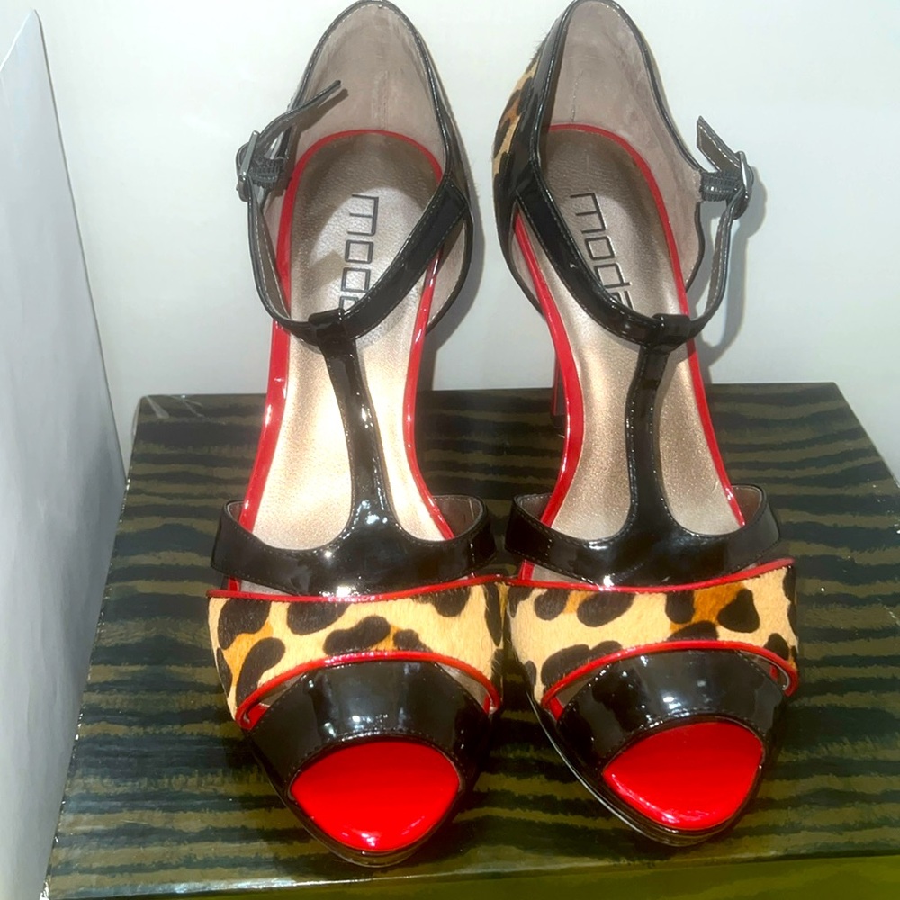 Platform Strappy Heels. Peep toe and leopard slim stiletto 4inch red/black